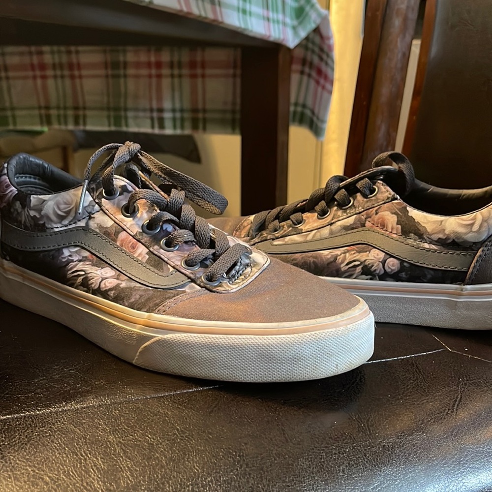 Women Vans Size 7
